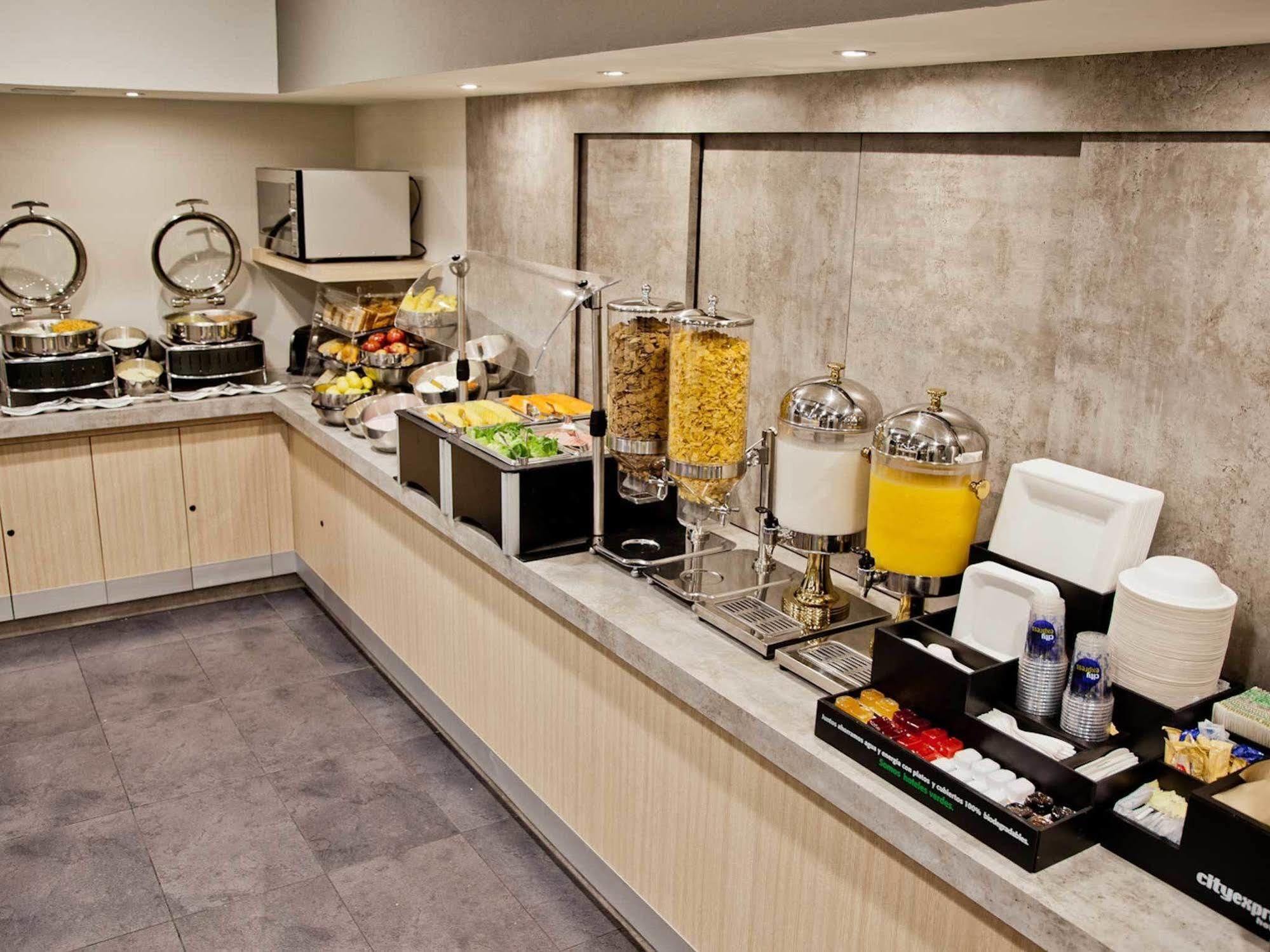 Express By Marriott Colombia Hotel Medellín